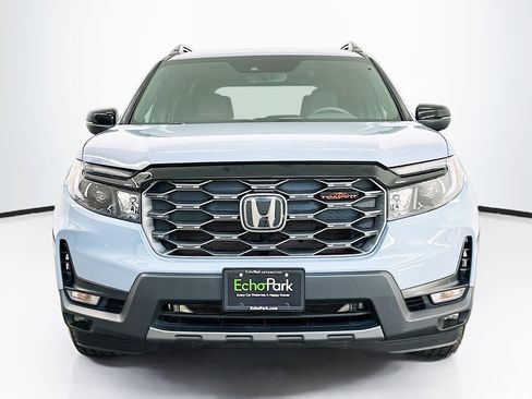 Used 2024 Honda Passport TrailSport image 2