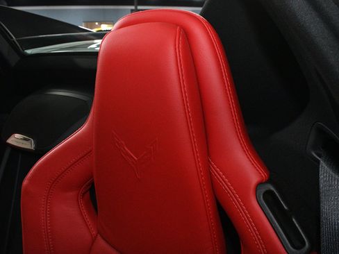 Used 2022 Chevrolet Corvette Stingray Convertible w/ Z51 Performance Package RWD image 9