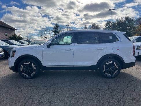 New 2025 Kia Telluride S image 2
