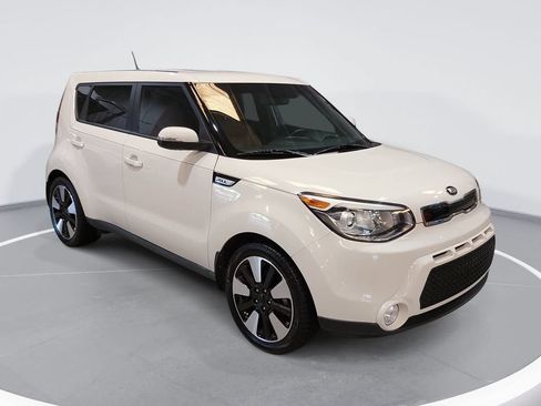 Used 2015 Kia Soul ! w/ Umber Package 1 FWD image 3