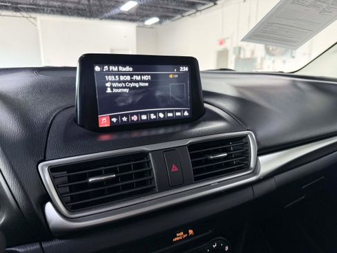 Used 2017 MAZDA MAZDA3 Sport FWD image 17