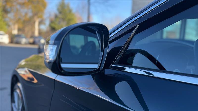 Used 2025 Genesis G70 2.5T AWD/4WD image 31