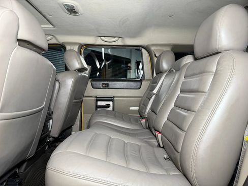 Used 2004 HUMMER H2 w/ Preferred Equipment Group AWD/4WD image 35