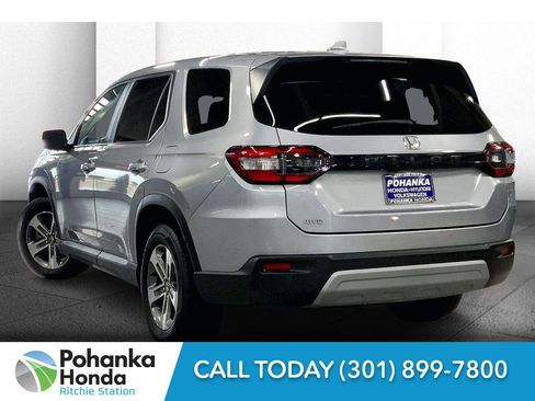 Used 2025 Honda Pilot EX-L image 10