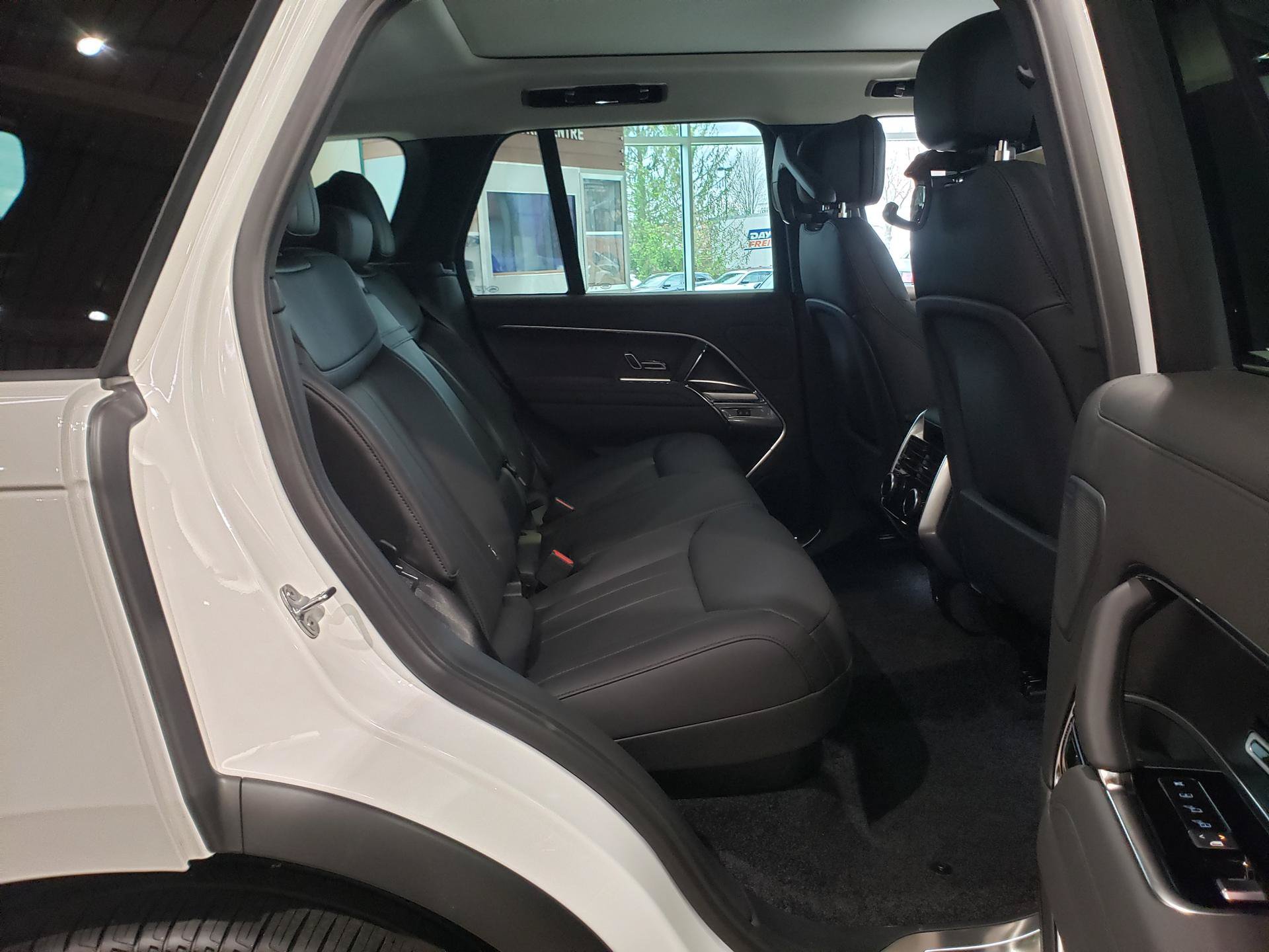 New 2026 Land Rover Range Rover SE AWD/4WD image 13