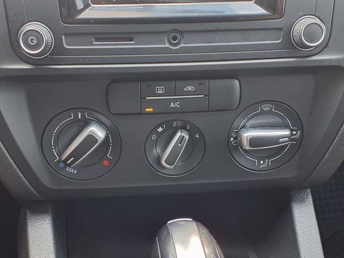 Used 2017 Volkswagen Jetta S image 18