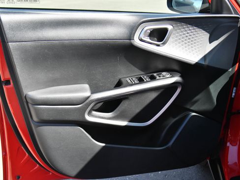 Used 2024 Kia Soul LX w/ Option Group 015 FWD image 13