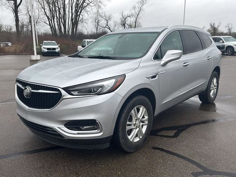 Used 2021 Buick Enclave Essence image 10