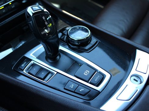 Used 2015 BMW 550i Gran Turismo xDrive image 26