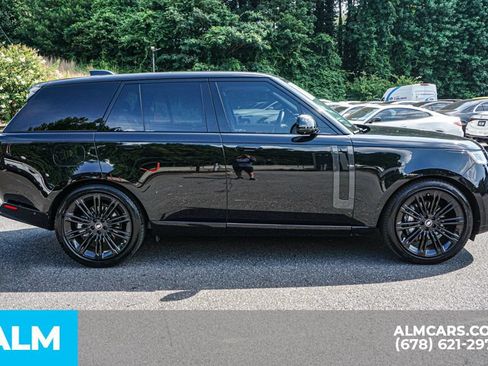 Used 2025 Land Rover Range Rover SE AWD/4WD image 9