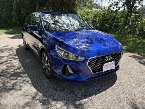 Used 2019 Hyundai Elantra GT FWD image 7