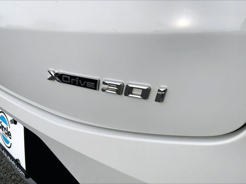 Used 2023 BMW X4 xDrive30i w/ Premium Package image 9