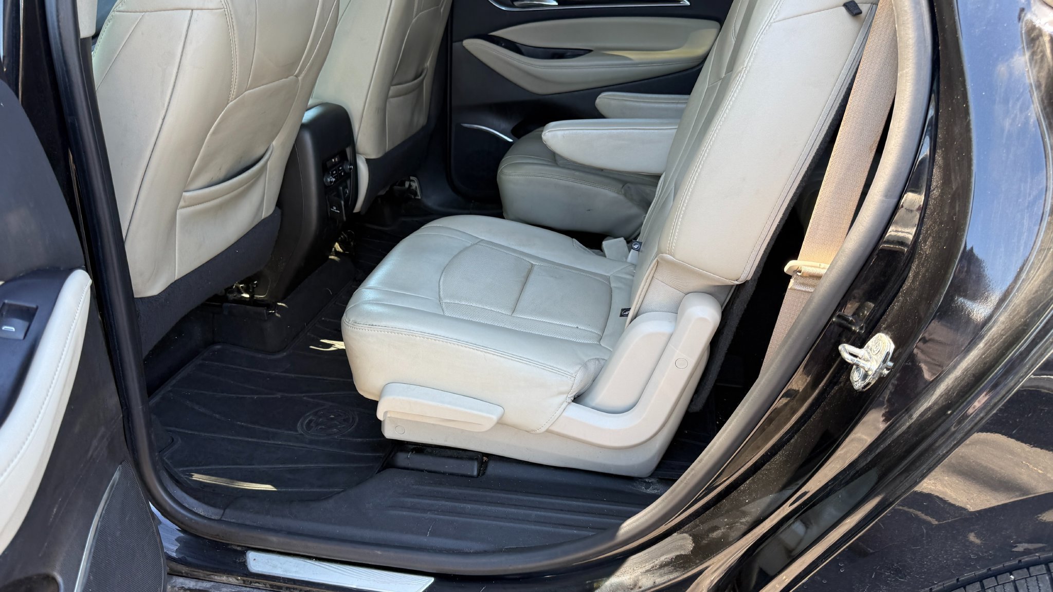 Used 2018 Buick Enclave Premium w/ LPO, Hit The Road Package AWD/4WD image 5