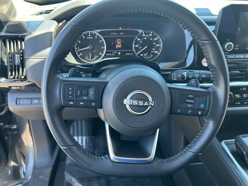 Used 2025 Nissan Pathfinder SV FWD image 14