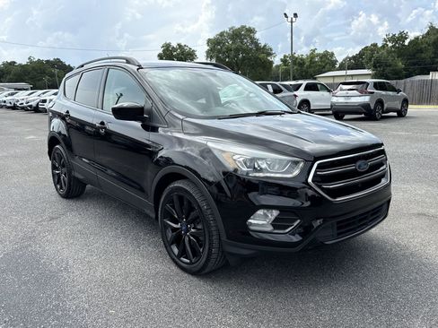 Used 2017 Ford Escape SE w/ Equipment Group 201A FWD image 7