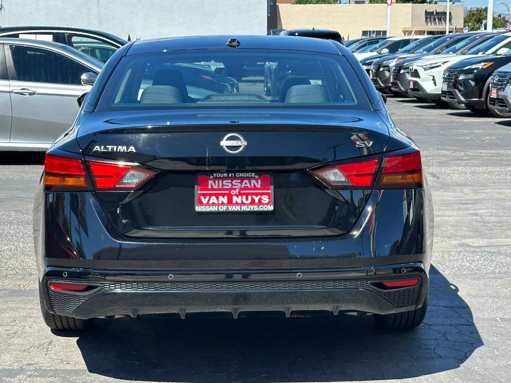 Used 2024 Nissan Altima 2.5 SV FWD image 6