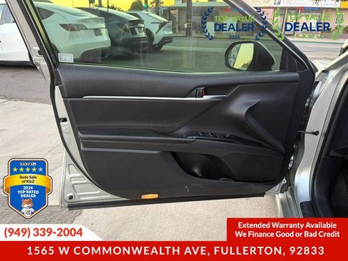 Used 2018 Toyota Camry SE image 25