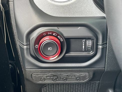 Used 2024 Jeep Wrangler Unlimited Sahara w/ Technology Group AWD/4WD image 31