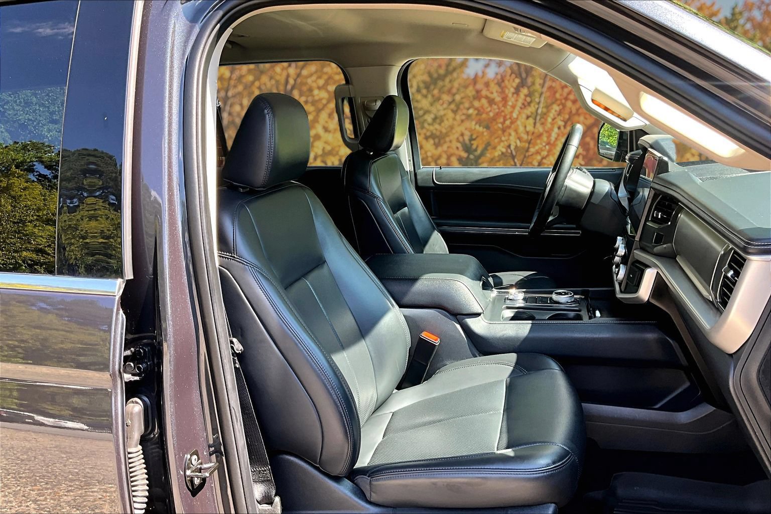 Certified 2024 Ford Expedition XLT AWD/4WD image 9