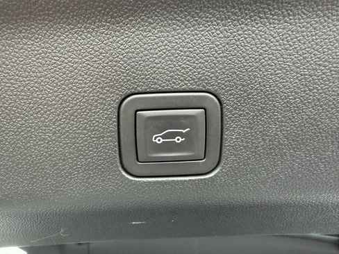 Used 2025 Chevrolet Tahoe LT image 7