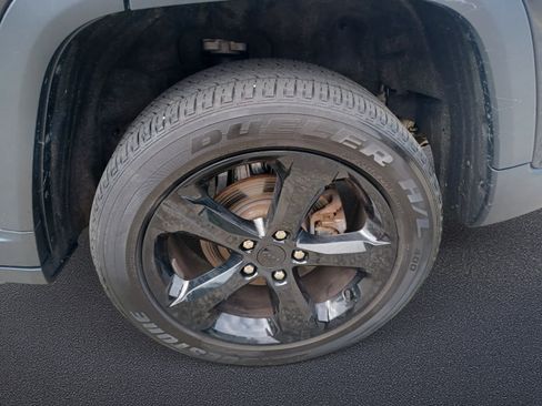 Used 2023 Jeep Grand Cherokee Altitude AWD/4WD image 27