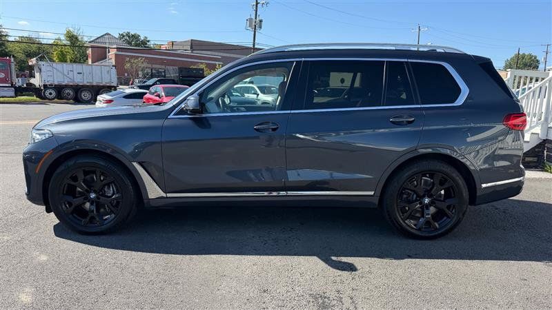 Used 2021 BMW X7 xDrive40i w/ Premium Package 2 AWD/4WD image 3