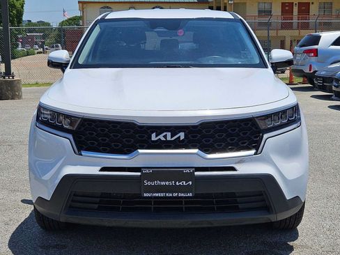 Used 2023 Kia Sorento LX FWD image 3