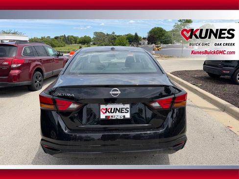 Used 2025 Nissan Altima 2.5 SV FWD image 8
