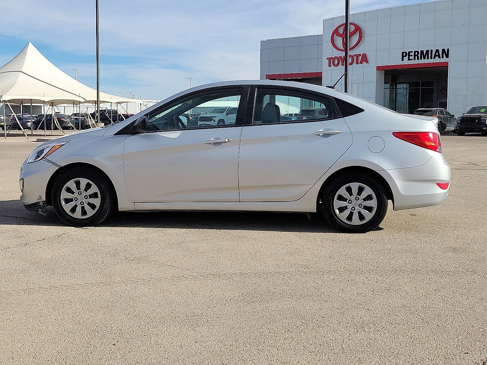 Used 2017 Hyundai Accent SE FWD image 2