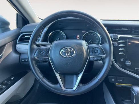 Used 2019 Toyota Camry XLE image 12