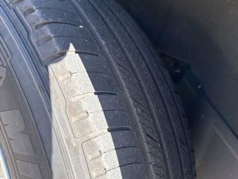 Used 2024 Toyota Highlander LE image 12