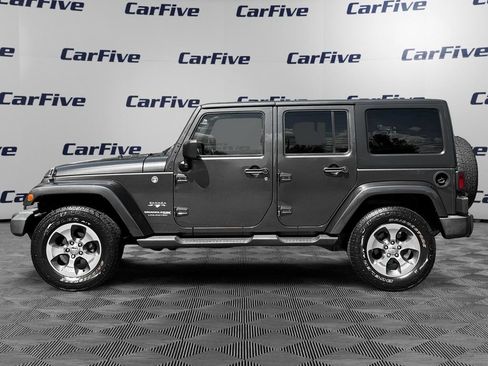 Used 2018 Jeep Wrangler Unlimited Sahara w/ Connectivity Group AWD/4WD image 2