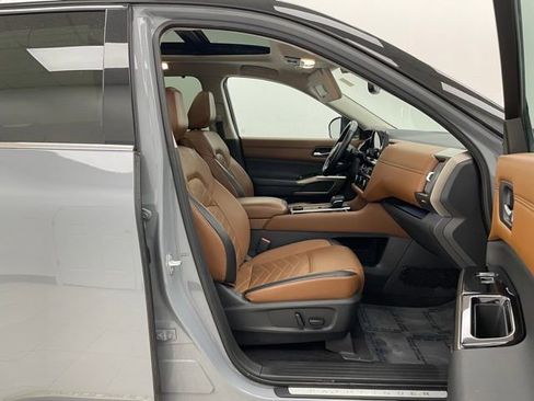 Used 2022 Nissan Pathfinder Platinum w/ Cargo Package image 16