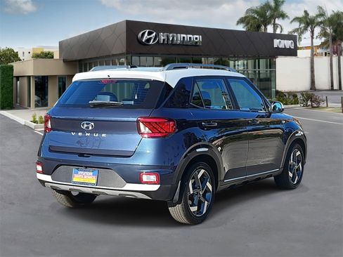 Used 2023 Hyundai Venue Limited image 3