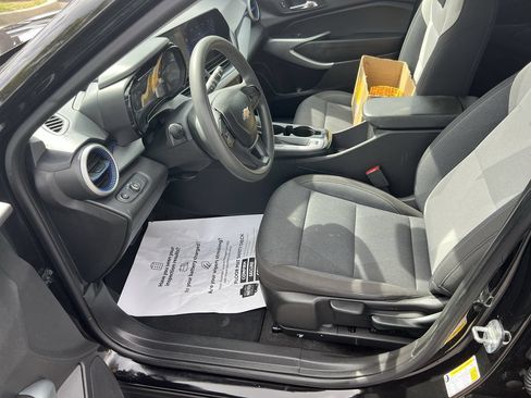 Used 2025 Chevrolet Trax LS FWD image 16