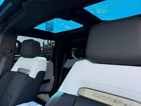 Used 2025 GMC Hummer EV 2X AWD/4WD image 8