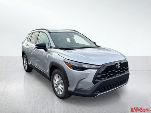 Certified 2026 Toyota Corolla Cross LE image 5