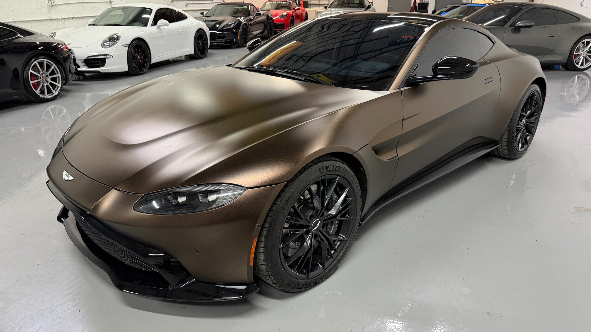 Used 2021 Aston Martin V8 Vantage Coupe RWD image 26
