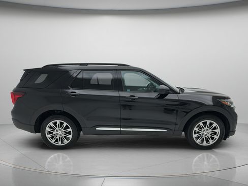 Used 2025 Ford Explorer Active w/ Active Comfort Package AWD/4WD image 4