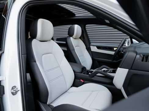 New 2025 Porsche Cayenne S AWD/4WD image 27