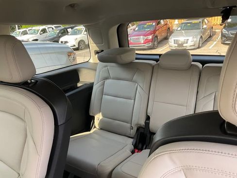 Used 2025 Lincoln Navigator Reserve AWD/4WD image 8