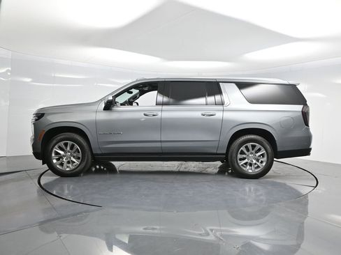 Used 2025 Chevrolet Suburban Premier image 35