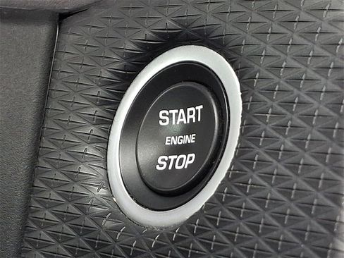 Used 2018 Land Rover Range Rover Velar S image 26