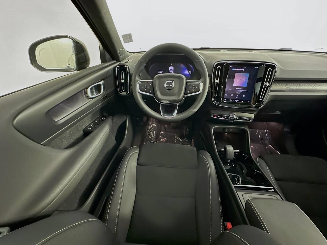 Used 2023 Volvo XC40 Recharge Plus AWD/4WD image 13