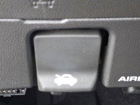 Used 2022 Buick Encore GX Essence w/ Experience Buick Package image 24