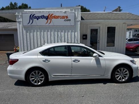 Used 2010 Lexus LS 460 AWD w/ Comfort Pkg image 2