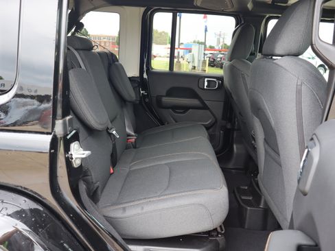 Used 2025 Jeep Wrangler Unlimited Sahara w/ Safety Group AWD/4WD image 11