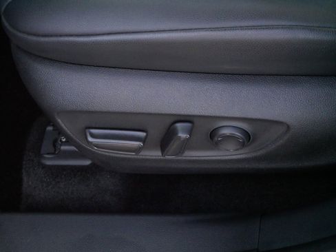 Certified 2025 Toyota Highlander XLE image 20