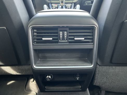 Used 2023 Porsche Cayenne AWD/4WD image 31