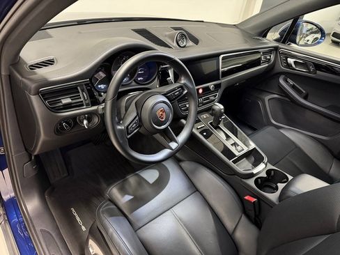 Certified 2024 Porsche Macan image 4